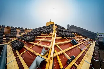 dachsanierung-dachdecker-nelho-bedachungstechnik-in-der-arbeit3