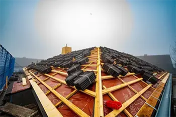 dachsanierung-dachdecker-nelho-bedachungstechnik-in-der-arbeit4